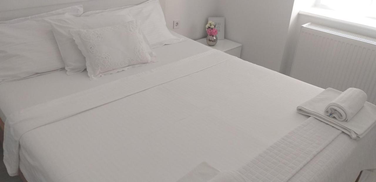 Luxurios And Historic Apartment "Shine" - Right On The Main Square Zagabria Esterno foto