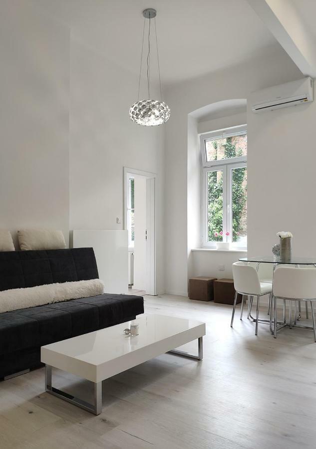 Luxurios And Historic Apartment "Shine" - Right On The Main Square Zagabria Esterno foto