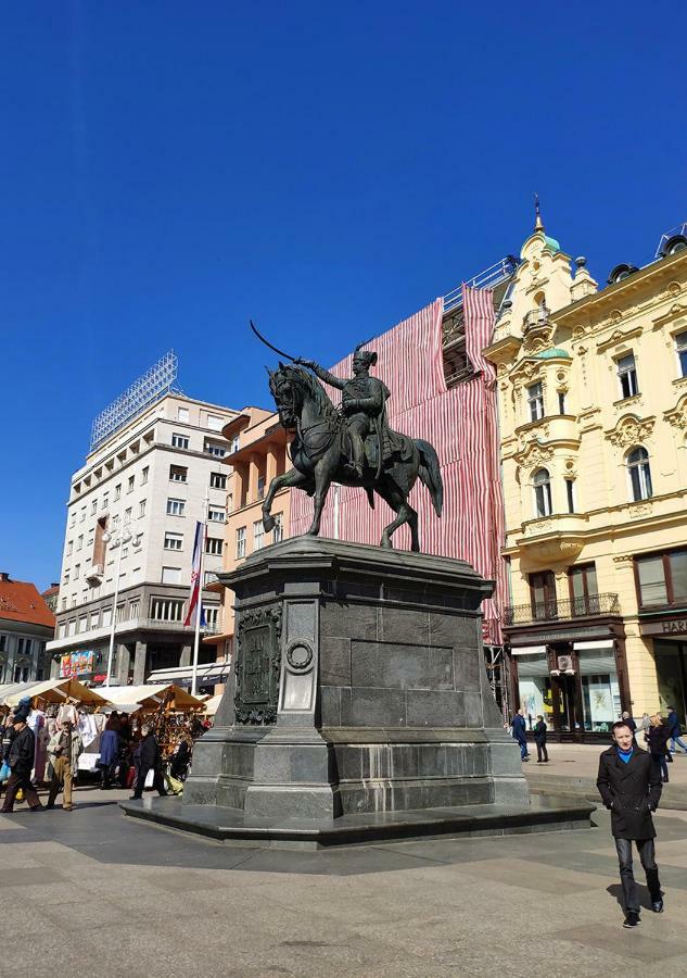 Luxurios And Historic Apartment "Shine" - Right On The Main Square Zagabria Esterno foto