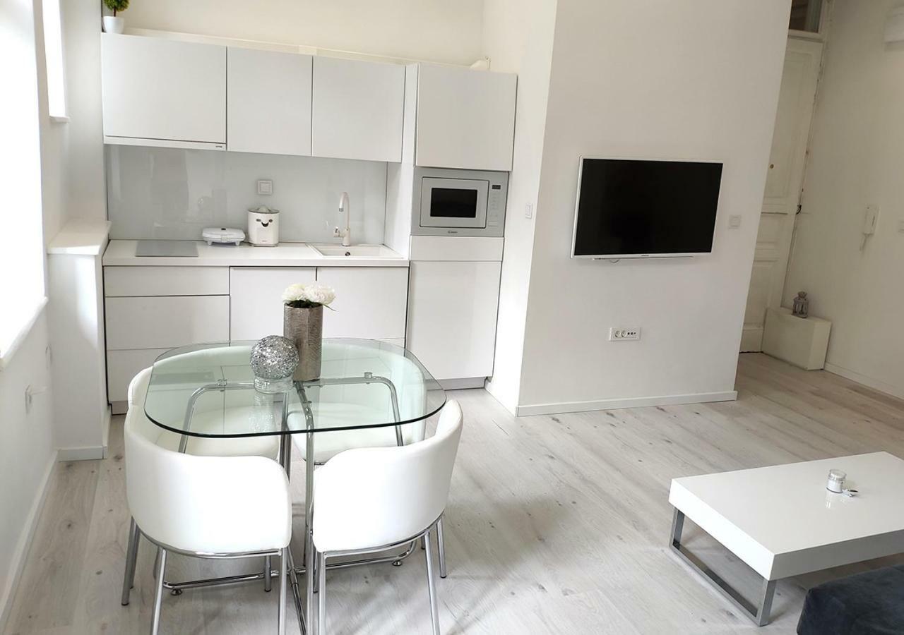 Luxurios And Historic Apartment "Shine" - Right On The Main Square Zagabria Esterno foto