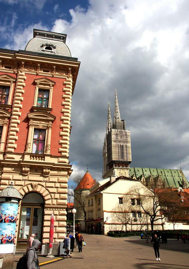 Luxurios And Historic Apartment "Shine" - Right On The Main Square Zagabria Esterno foto